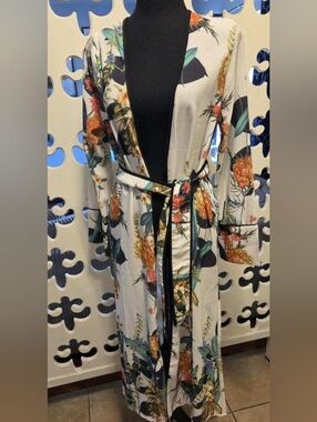 White Floral Print Kimono Robe w/Belt - NWOT